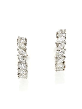 PEDERZANI
Orecchini ad anella in oro bianco e diamanti a navette per complessiv