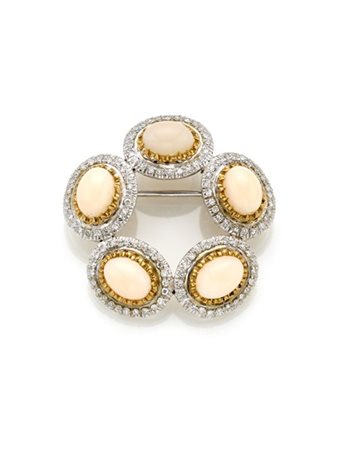 Spilla in oro giallo e bianco con coralli rosa cabochon e diamanti, g 7,41 circ