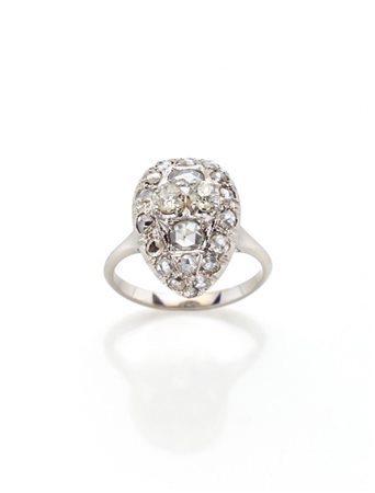 Anello in oro bianco con due diamanti old mine per complessivi ct. 0,30 circa e