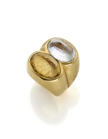 Anello in oro giallo con quarzo citrino e un topazio, g 20,86 circa misura 10/5