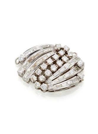 Chiusura in oro bianco e diamanti per complessivi ct. 2,20 circa, g 12,98 circa