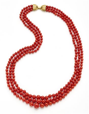 Collana multifili in corallo rosso con boule da mm 5,2 a mm 11,78 circa e chius