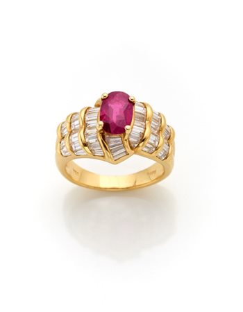 Anello in oro giallo con diamanti baguette per complessivi ct. 3,00 circa e al