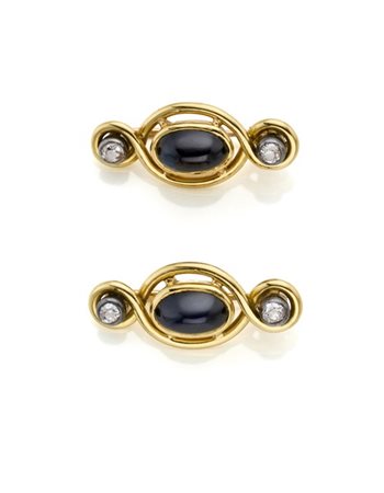 Coppia di spille in oro giallo con zaffiri cabochon per complessivi ct. 5,60 ci