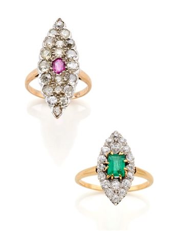 Lotto in oro giallo e bianco composto da due anelli a navette con diamanti old