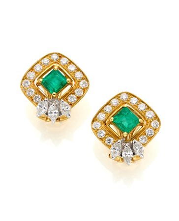 A. MINOTTO
Orecchini a lobo in oro giallo con smeraldi ottagonali per complessi