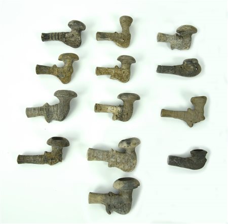 LOTTO DI PIPE DATAZIONE: 600-300 a. C. MATERIA E TECNICA: argilla depurata...