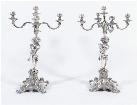 Argentiere fiorentino, dal 1968. Lotto composto da due candelabri in argento...