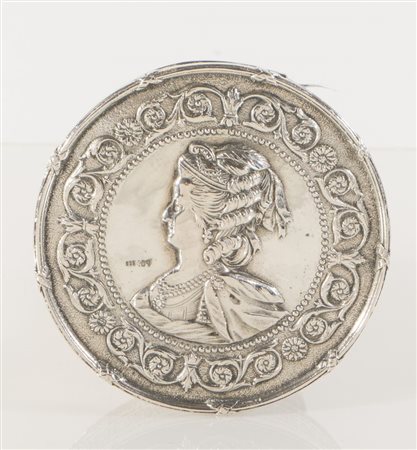 Neresheimer Ludwig & Co, Hanau, inizi del XX secolo. Scatola in argento 835,...