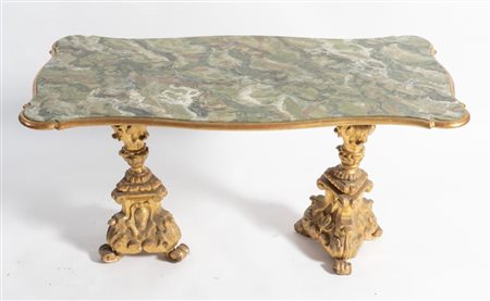 Tavolino da solotto realizzato con la base di due candelabri dorati del XIX...