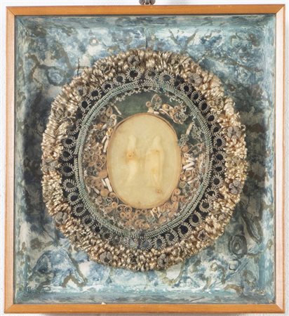 Bassorilievo in cera entro teca con cornice in filigrana. Emilia, XVIII...