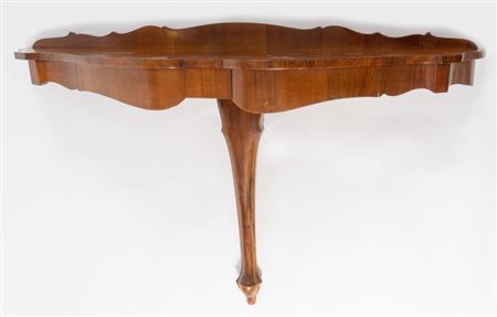 Piccola consolle impiallacciata in noce, di gusto settecentesco. Anni '50 del...