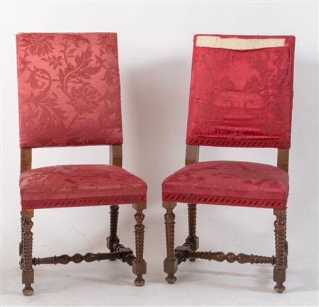 Coppia di sedie a rocchetto in massello di noce. Romagna, seconda metà del...