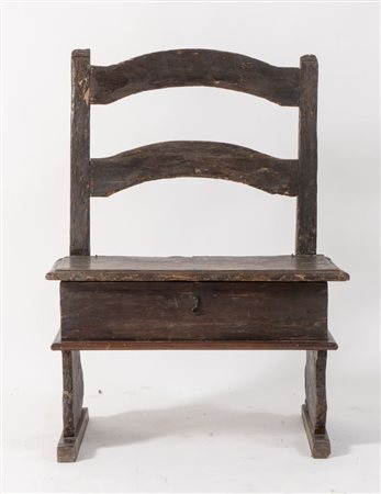 Piccola panchetta in massello di pioppo patinato scuro. Emilia, prima metà...