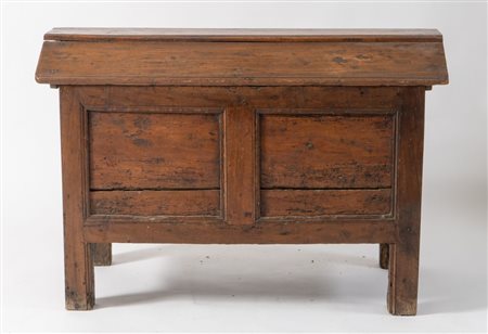 Piccolo arcile in massello di olmo. Emilia, seconda metà del XVII secolo....