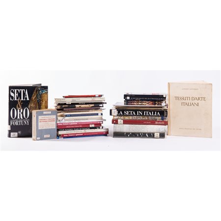 RACCOLTA di 41 volumi