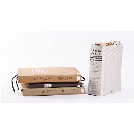 4 RACCOGLITORI contenenti le riviste “La Donna”
