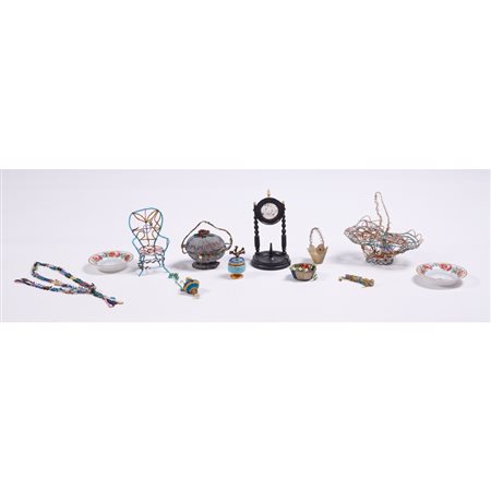 COLLEZIONE DI OGGETTI DEL XIX SECOLO