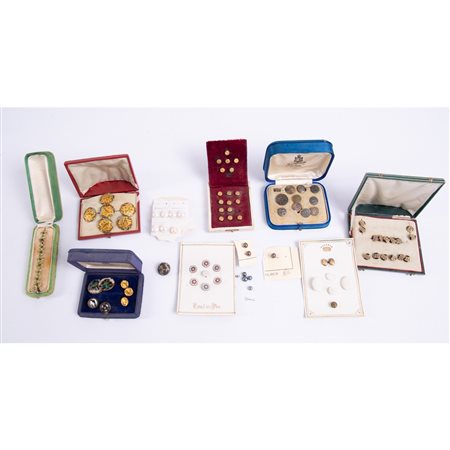 RACCOLTA DI BOTTONI VARI EPOCA XIX E XX SECOLO