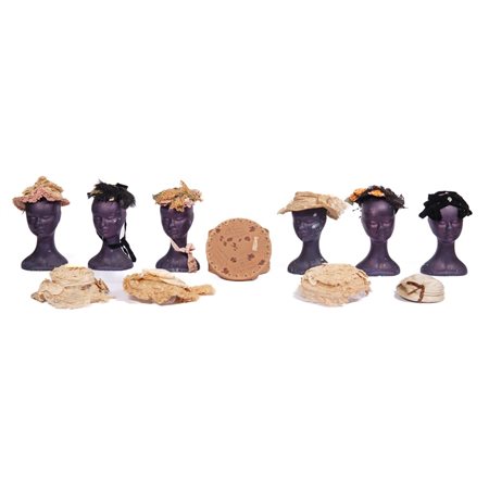 CAPPELLIERA E DIECI CAPPELLI FEMMINILI EPOCA XIX E XX SECOLO