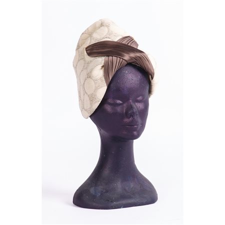 HUBERT DE GIVENCHY 
Cappello in tessuto