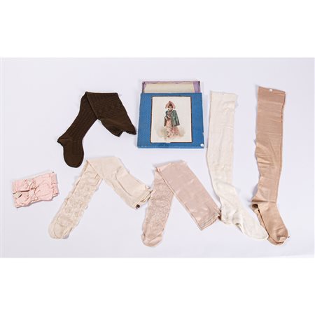 SCATOLA IN CARTONE CON CALZE FEMMINILI EPOCA 1880