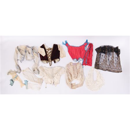 DIECI CAPI DI ABBIGLIAMENTO