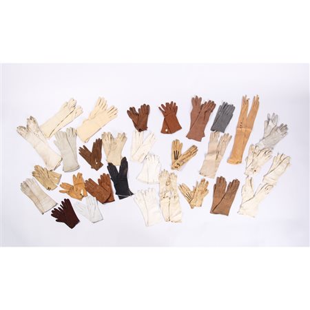 TRENTA PAIA DI GUANTI DEL XX SECOLO