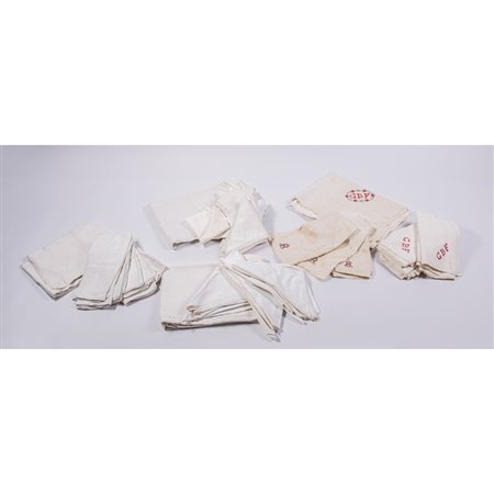 QUATTRO TOVAGLIE DA TAVOLA DEL XX SECOLO