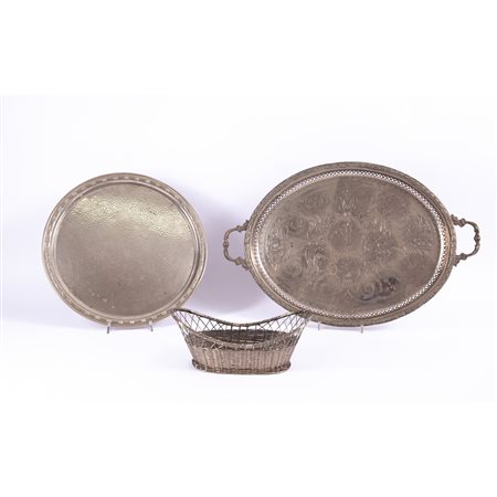 TRE OGGETTI in metallo argentato