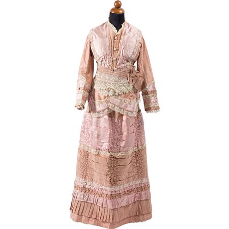 ABITO FEMMINILE DA PASSEGGIO EPOCA 1875