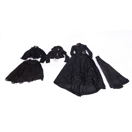 ABITO DA LUTTO, MANTELLINA NERA IN PIZZO E 2 GIACCHINI  EPOCA XIX SEC.
