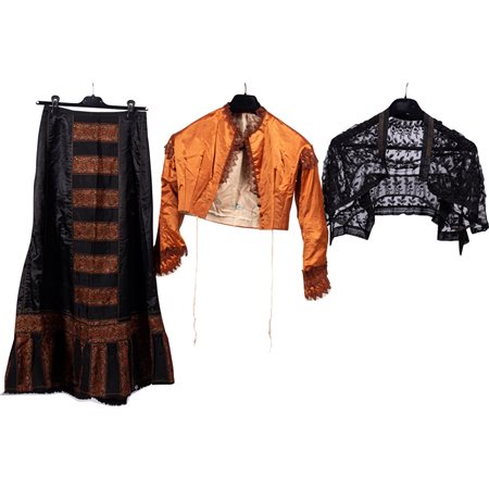 MANTELLA EPOCA 1920 E ABITO FEMMINILE EPOCA 1865