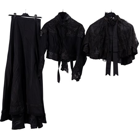 DUE ABITI FEMMINILI IN DUE PEZZI EPOCA XIX SECOLO