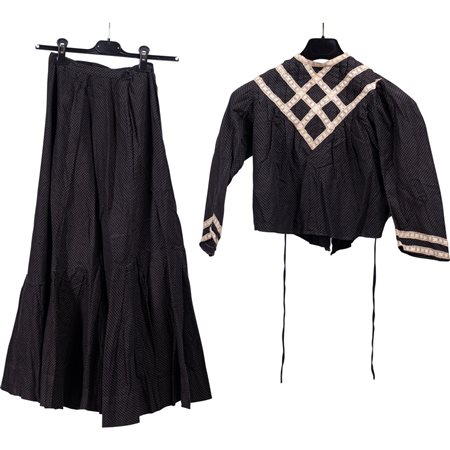 ABITO FEMMINILE EPOCA 1880 E MANTELLA EPOCA 1915