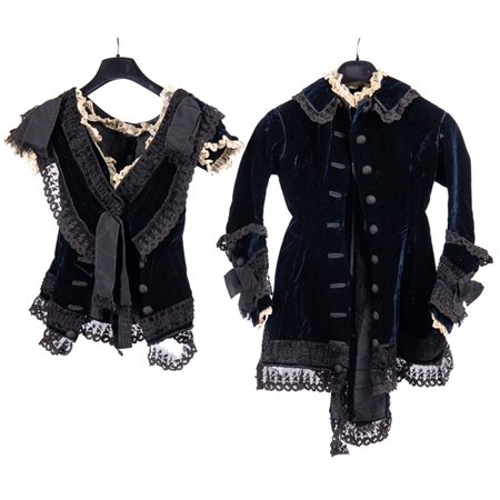 ABITO FEMMINILE E UNA GIACCA CON CORPETTO EPOCA XIX SECOLO