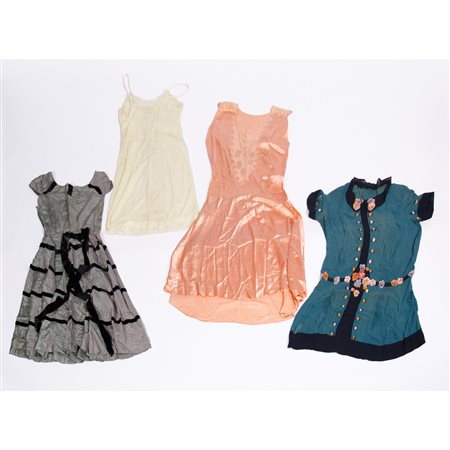 UNA RACCOLTA SEI ABITI EPOCA 1920 - 1930