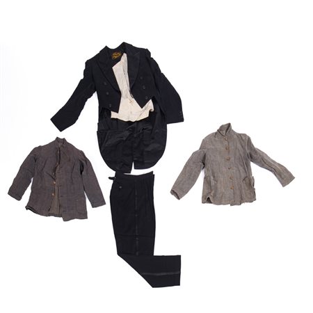 UNA RACCOLTA DI CINQUE CAPI MASCHILI