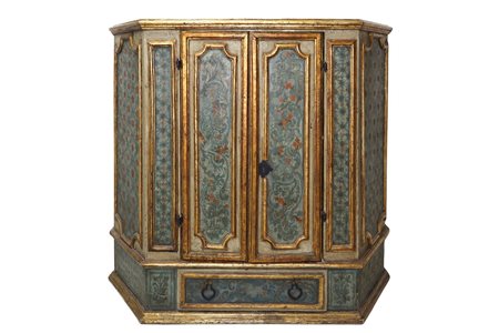 Etagere in legno laccato e dorato, Sicily, 18th century