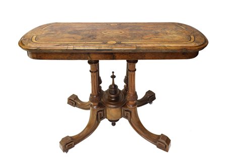 Tavolo da gioco apribile in radica di noce, XVIII century