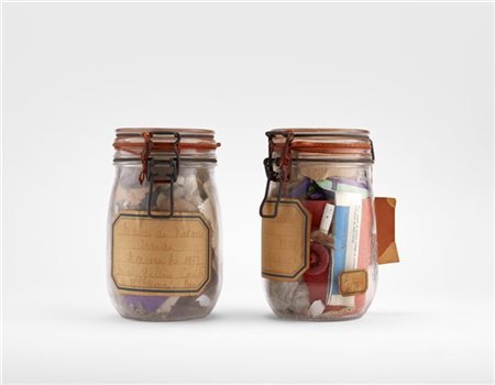 Arman "Ordures au naturel" 1972
due barattoli di vetro contenenti rifiuti
cm 18x