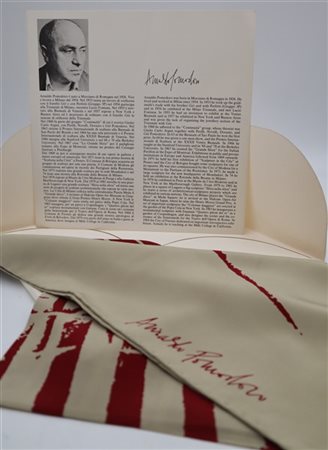 Arnaldo Pomodoro "Senza titolo" 
foulard in seta con stampa da un bozzetto dell'