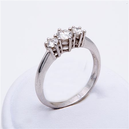  
Anello trilogy in oro e brillanti 
 Misura 14