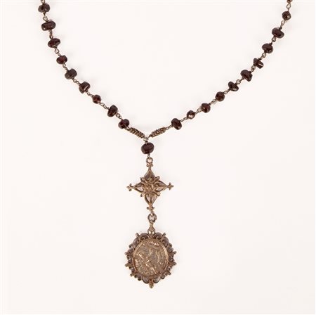  
Rosario antico in argento e granati 
 Lunghezza cm 72
