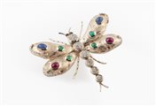  
Pendente animalier con diamanti, zaffiri, smeraldi e rubini cabochon 
 cm6,5x6
