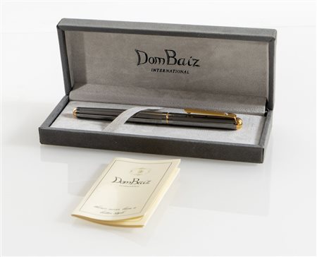 DOM BAIZ Penna stilografica in metallo argentato con dettagli in oro e...
