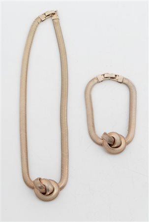 ANONIMO Parure composta da collier e bracciale in metallo argentato. Anni '40...