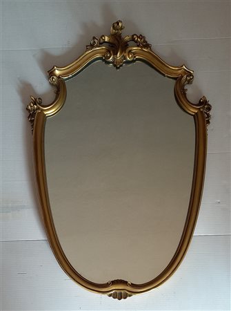 Specchiera di forma mossa in legno intagliato e dorato cm.102x66