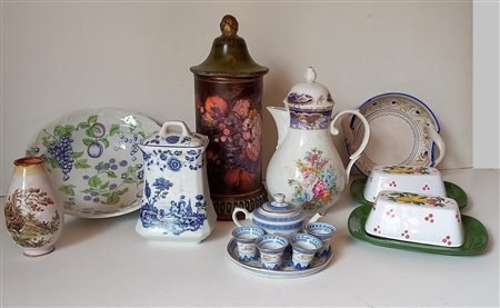 Lotto di oggetti per la tavola in ceramica, terracotta e porcellana Limoges
