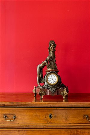 Orologio in stile Liberty in metallo brunito